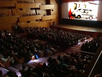 Apresentação de piloto do filme O Lucro Acima da Vida lota teatro em Paulínia