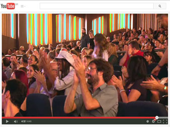 VEJA VÍDEO: Filme o Lucro Acima da Vida lota Teatro Castro Mendes